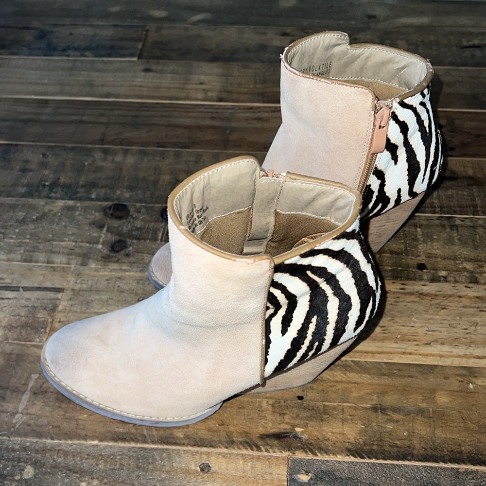 Very Volatile Zebra Wedges